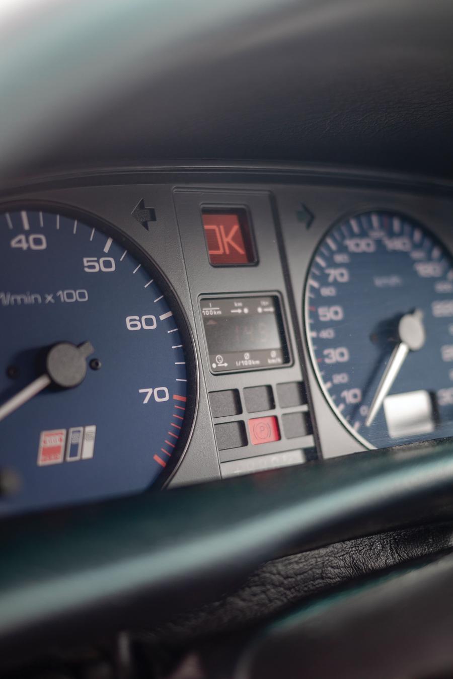 Панель приборов Audi S6 Plus (4A, C4) 1996 года  (фото 14 из 58)